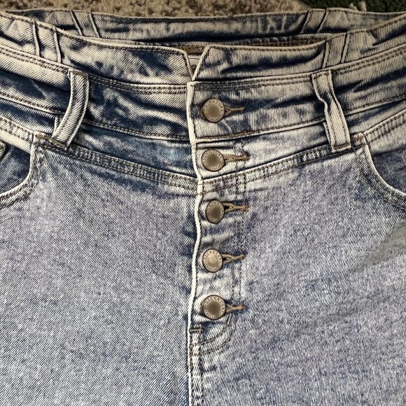 KanCan High Rise Cropped Straight Jean Size 30 - Picture 5 of 8